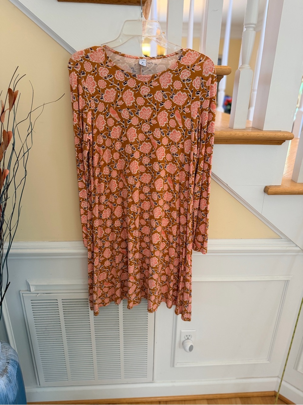 Ladies Size Medium Old Navy Pink Floral Long-Sleeve Swing Dress on Brown GUC